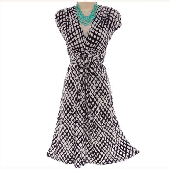Apt. 9 Dresses & Skirts - Size Large▪️BLACK & WHITE GEO PRINT TWIST DRESS